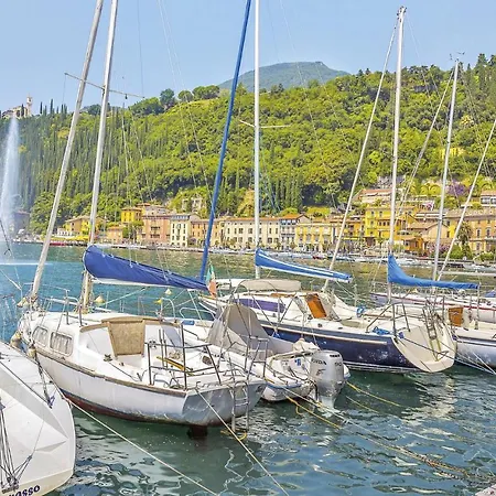 2 Bedroom Amazing In Toscolano Maderno